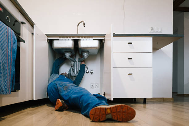 Professional Emergency Plumber technician working in Prairie City, IA